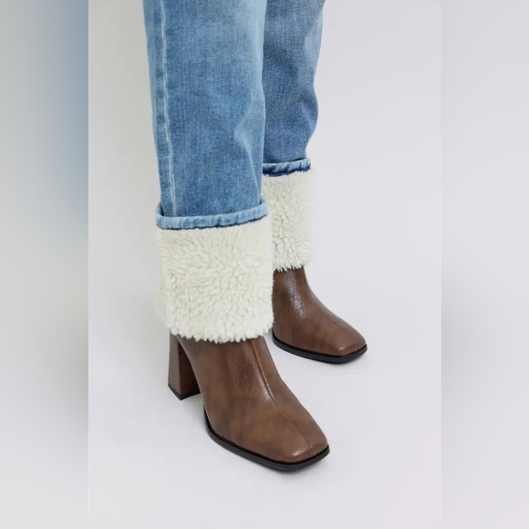 High Waisted Shearling Cuff Straight - Picture 2 of 4